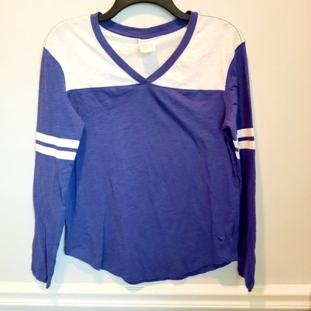 PINK Victoria's Secret Long Sleeve V-Neck- S
